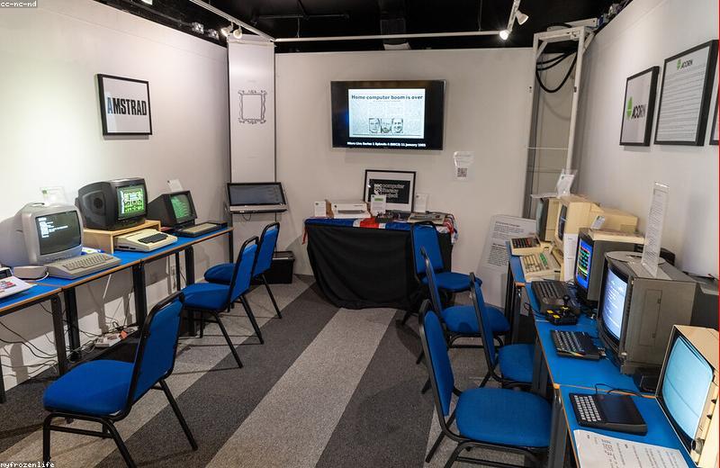 Design a minimal logo